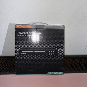 NWT SYLVANIA SDVD1041C‎ COMPACT DVD PLAYER WITH REMOTE